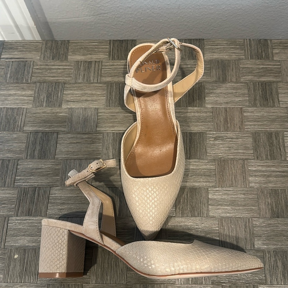 Nude ankle strap Donald Pliner dress shoes. Size 6 1/2.